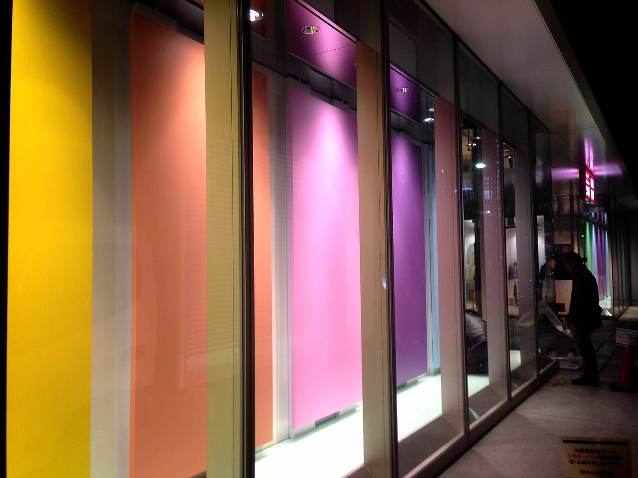 店舗ショーウィンドウ施工1-1